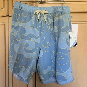 Fair Harbor men’s swimsuit. With side pockets, one back pocket and lined.